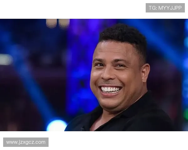 20位足球明星与伴侣的爱情故事揭示了运动员背后的温暖与支持